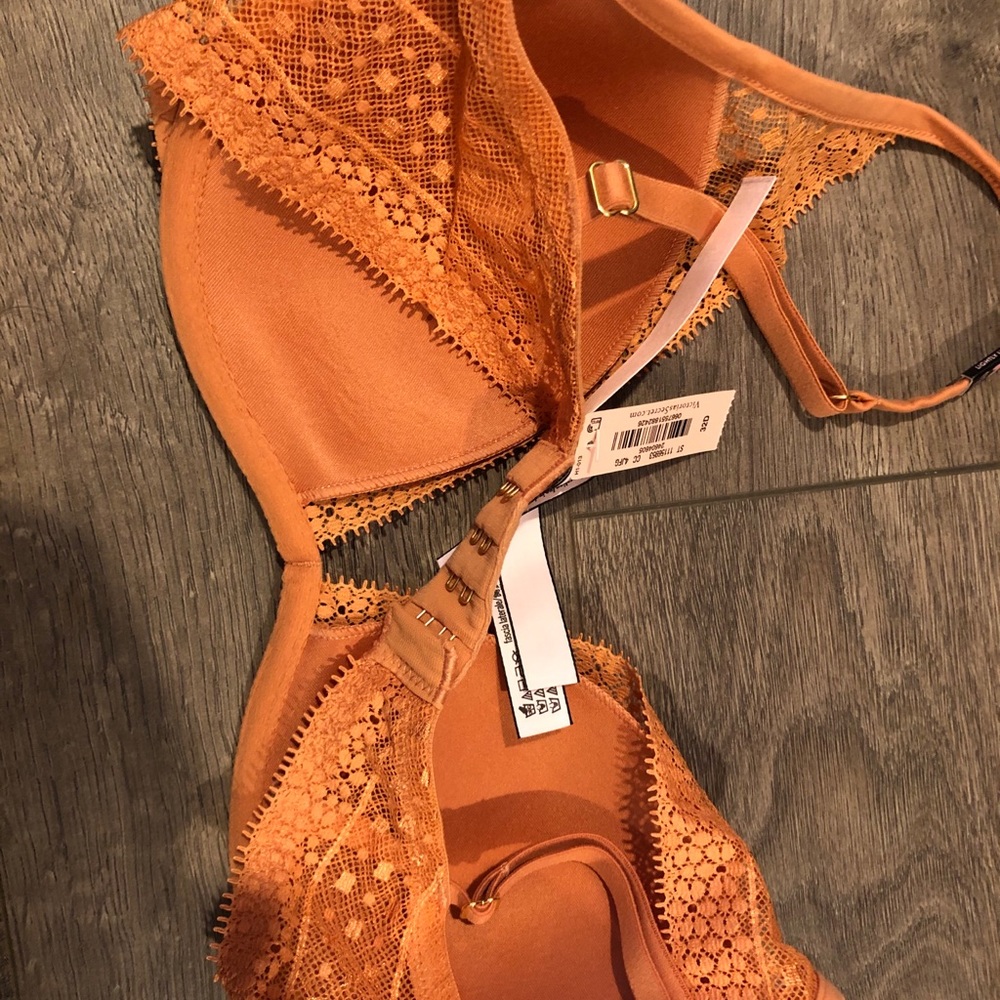 NWT Victoria’s Secret Bra 32D